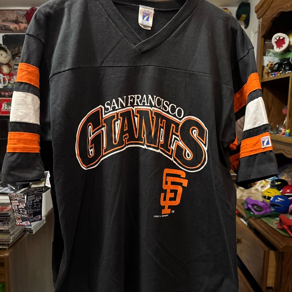 VINTAGE San Francisco Giants Men V-neck T-Shirt Logo 7 Graphic 1988